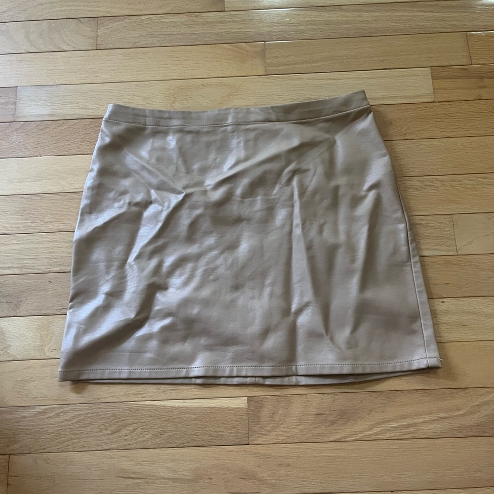Forever 21 Tan Brown Faux Leather Mini Skirt (size M)